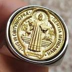 Anillo Católico de Cruz con Medalla de San Benito en Dos Tonos