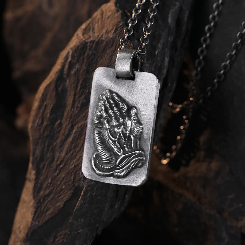 Collar de Fe con Medalla de Plata de Manos Orando Estilo Retro