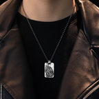 Collar de Fe con Medalla de Plata de Manos Orando Estilo Retro