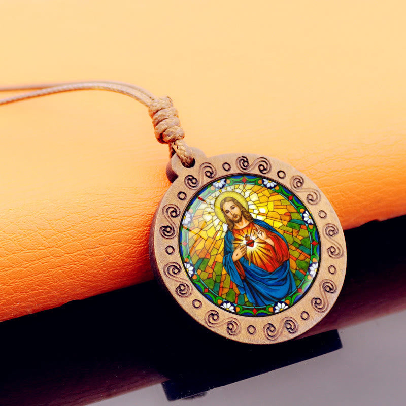 Collar con Dije de Madera y Gema del Sagrado Corazón de Jesús