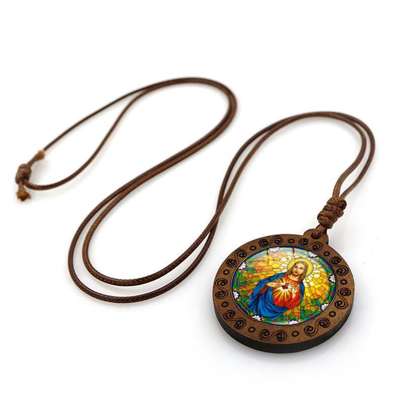 Collar con Dije de Madera y Gema del Sagrado Corazón de Jesús
