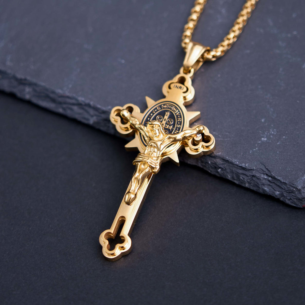 Collar Crucifijo con Símbolo de San Benito