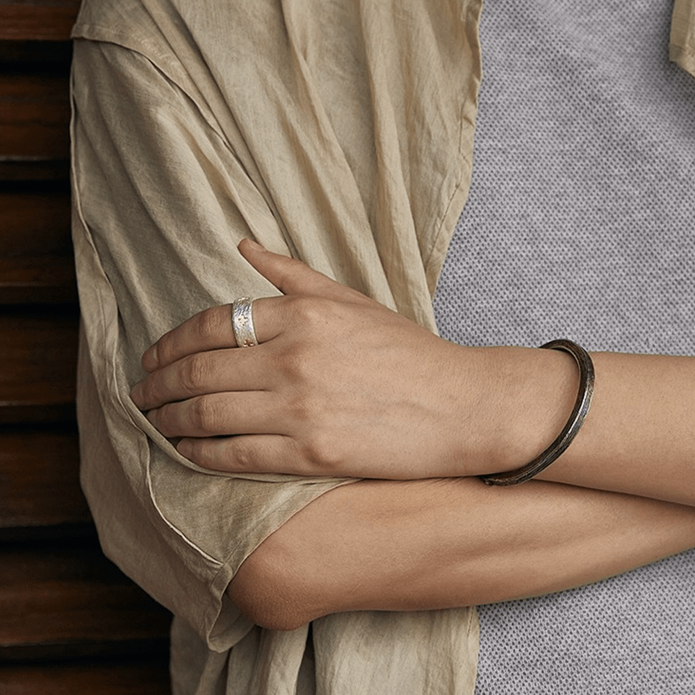 Anillo Ajustable de Plata de Ley con Cruz Estilo Minimalista