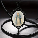 Collar de la Virgen de la Gracia con Borde Vintage Estilo Gótico