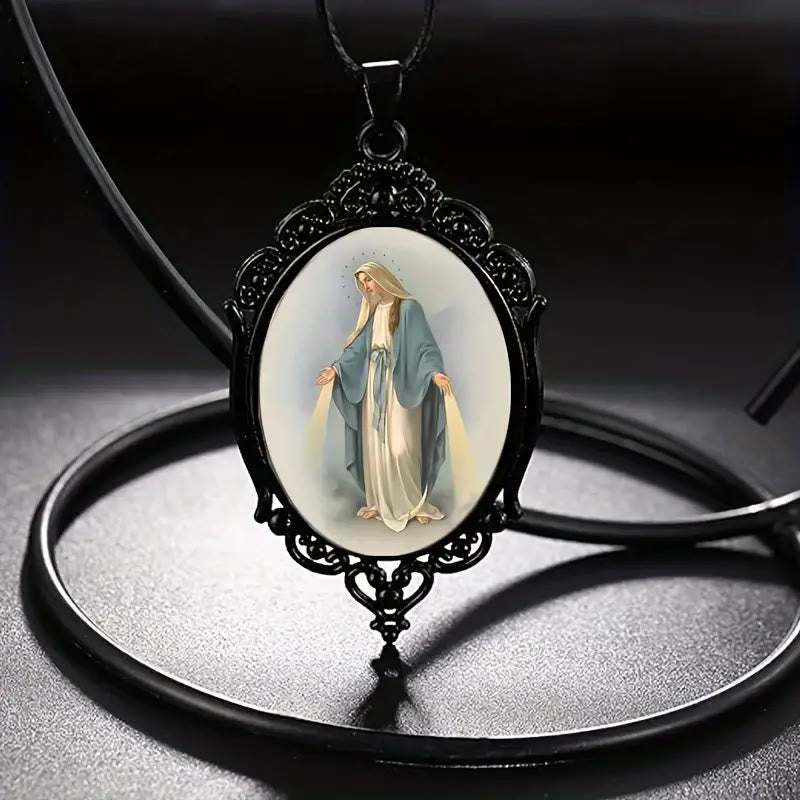 Collar de la Virgen de la Gracia con Borde Vintage Estilo Gótico