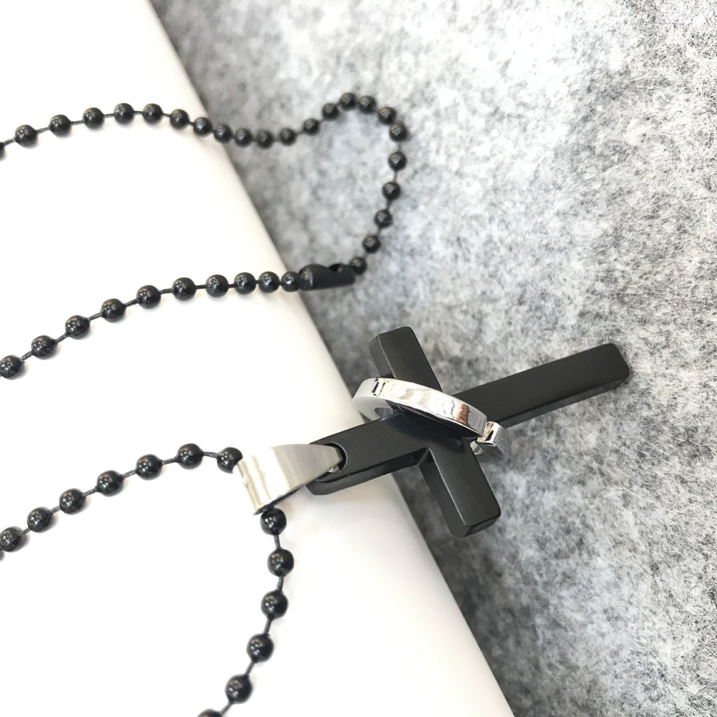 Collar de Aleación con Anillo de Cruz y Dije Negro Estilo Minimalista