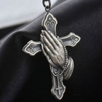 Collar de Titanio con Dije de Cruz y Manos Orando Estilo Clásico
