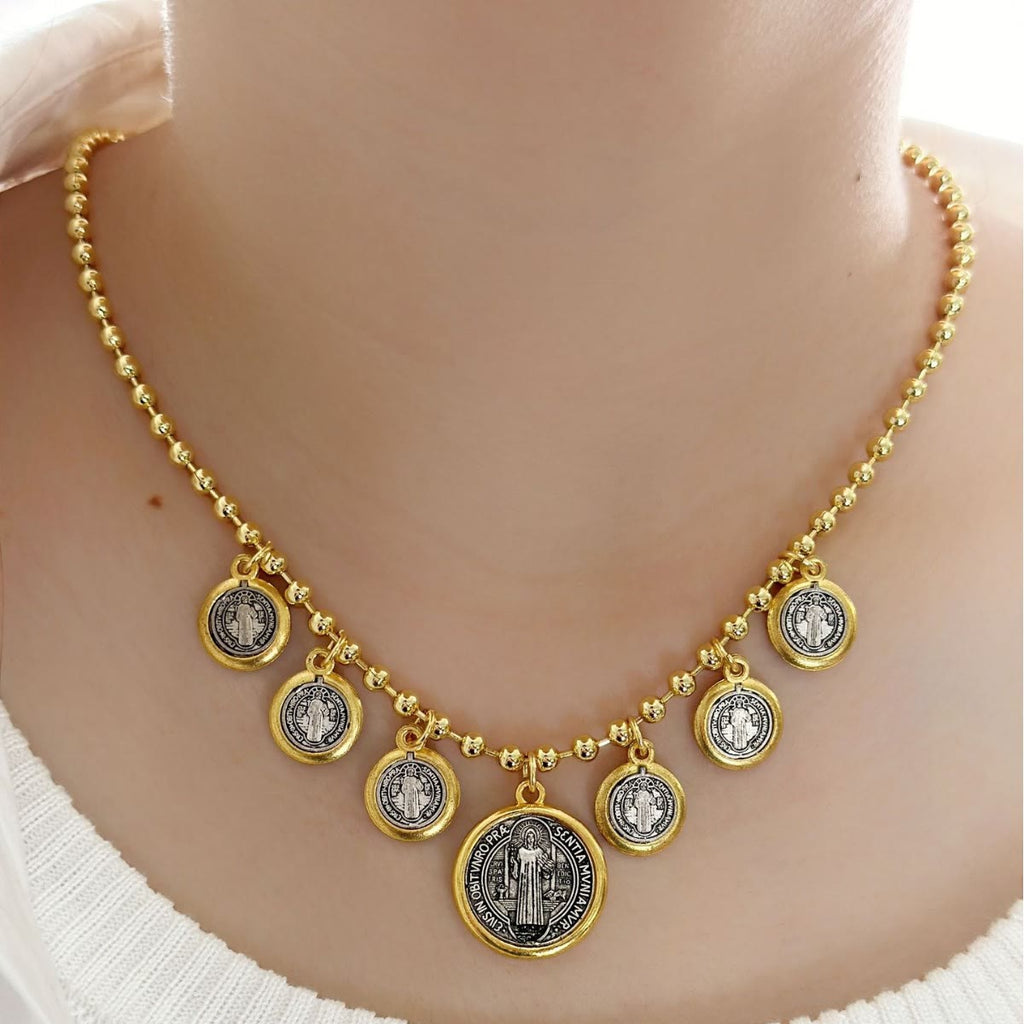 Collar de Cadena con 6 Dijes de San Benito Estilo Retro