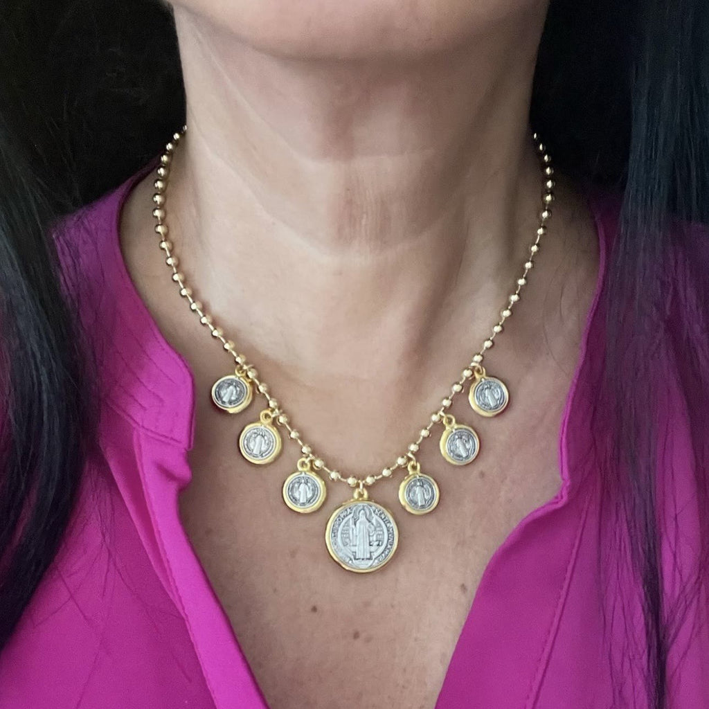 Collar de Cadena con 6 Dijes de San Benito Estilo Retro