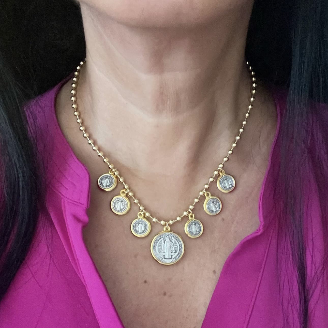 Collar de Cadena con 6 Dijes de San Benito Estilo Retro