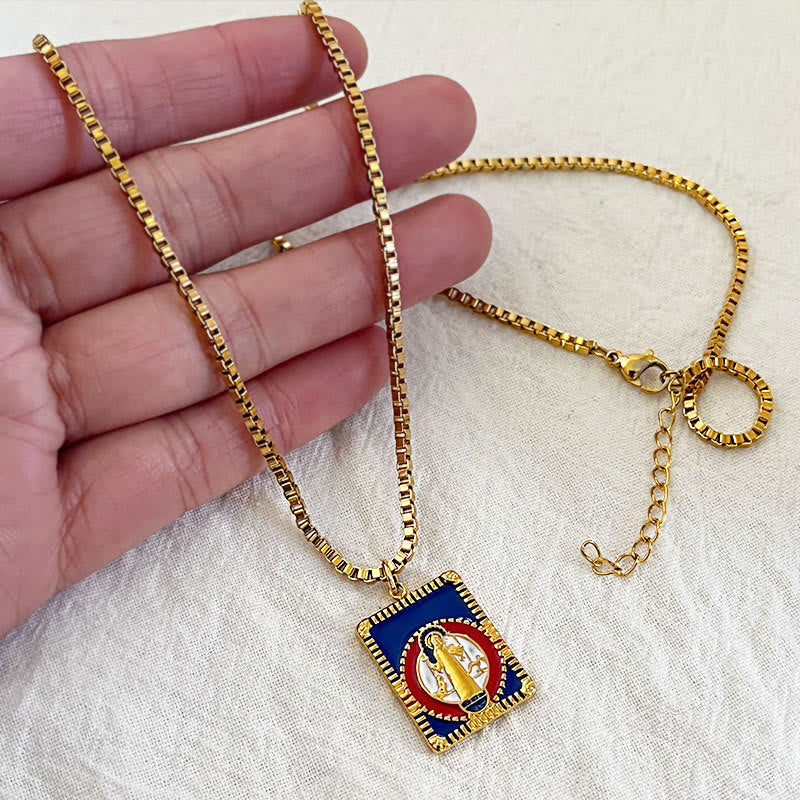 Collar con Dije de Medalla Cuadrada de San Benito a Color Estilo Moderno
