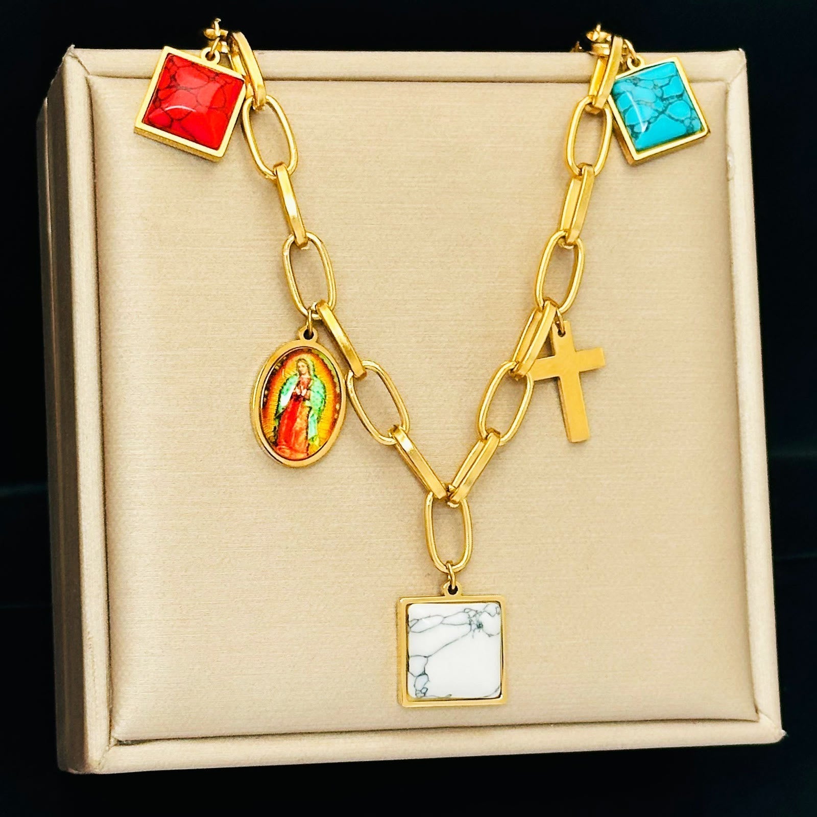 Gargantilla Casual de Cruz de Turquesa con la Virgen de Guadalupe