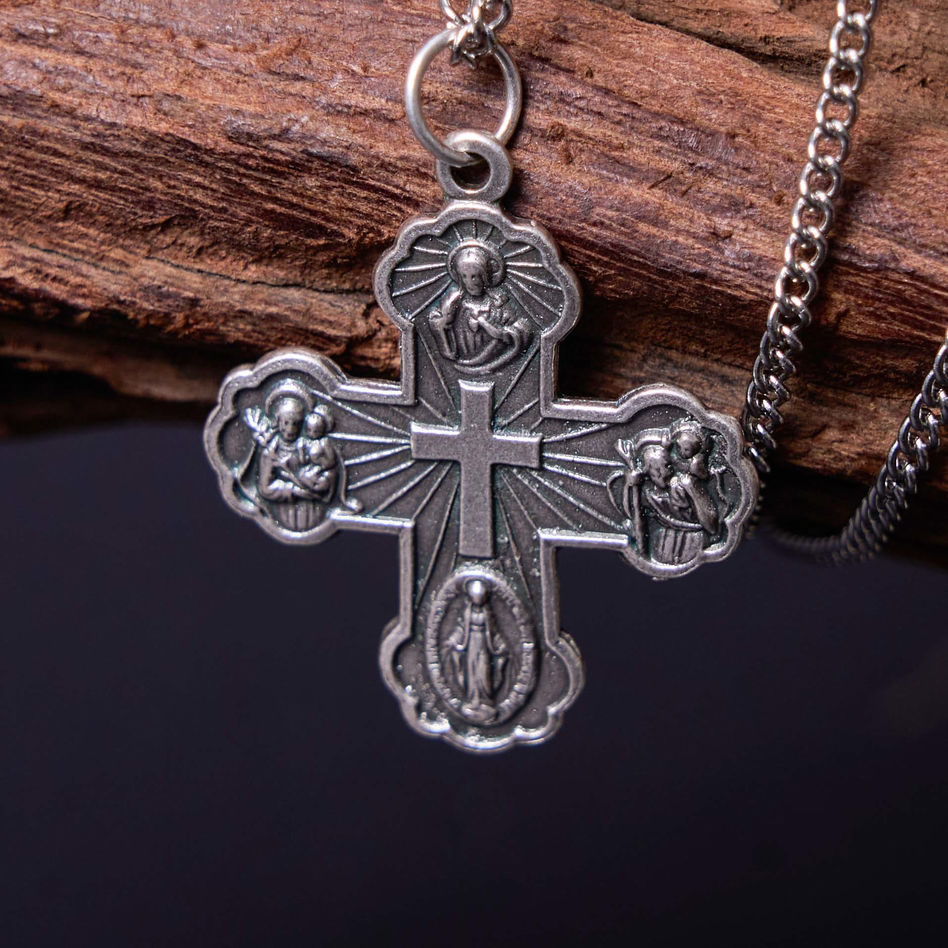 Collar de Aleación con Dije de Cruz Carmelita Cinco en Uno de Cuatro Vías Estilo Clásico