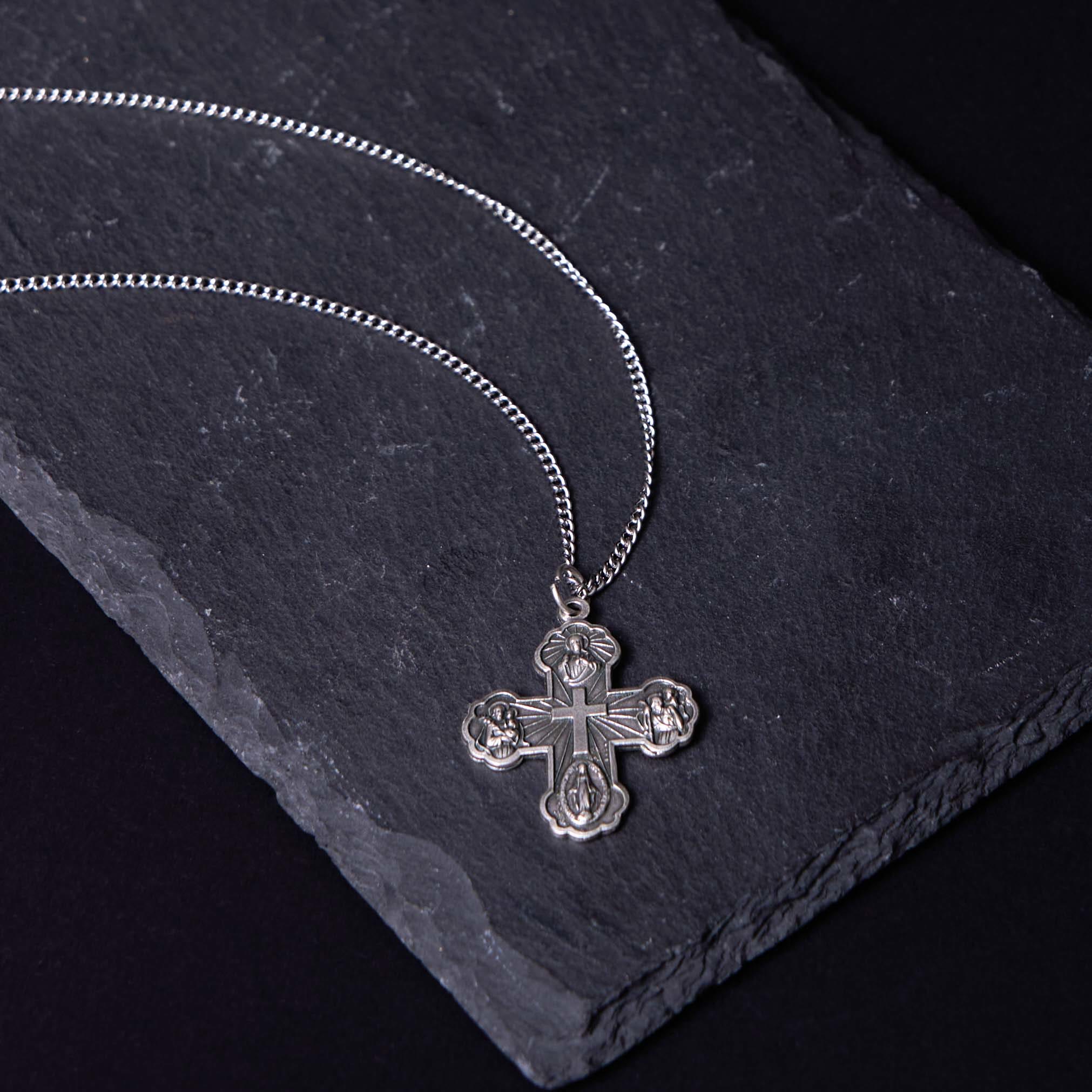 Collar de Aleación con Dije de Cruz Carmelita Cinco en Uno de Cuatro Vías Estilo Clásico