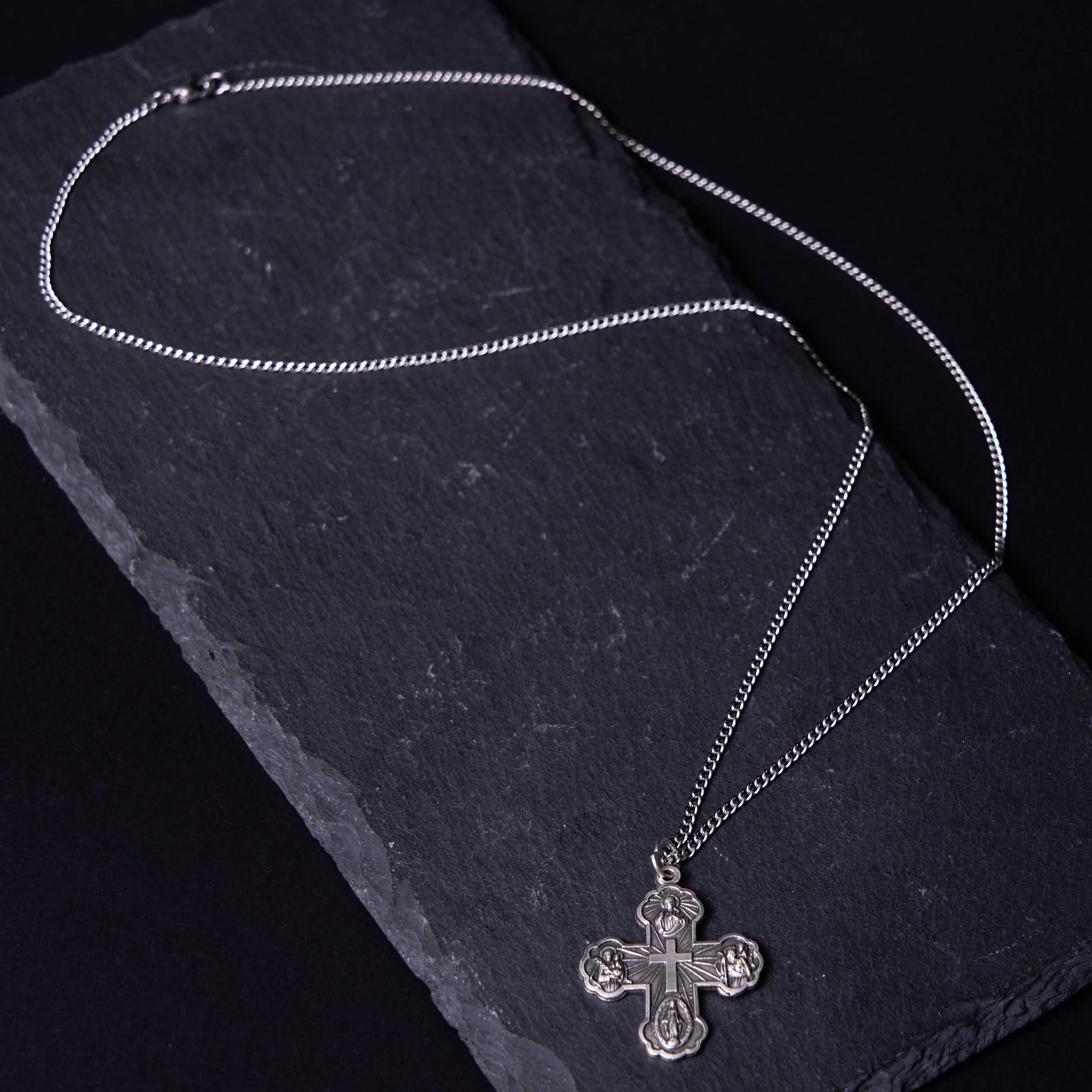 Collar de Aleación con Dije de Cruz Carmelita Cinco en Uno de Cuatro Vías Estilo Clásico