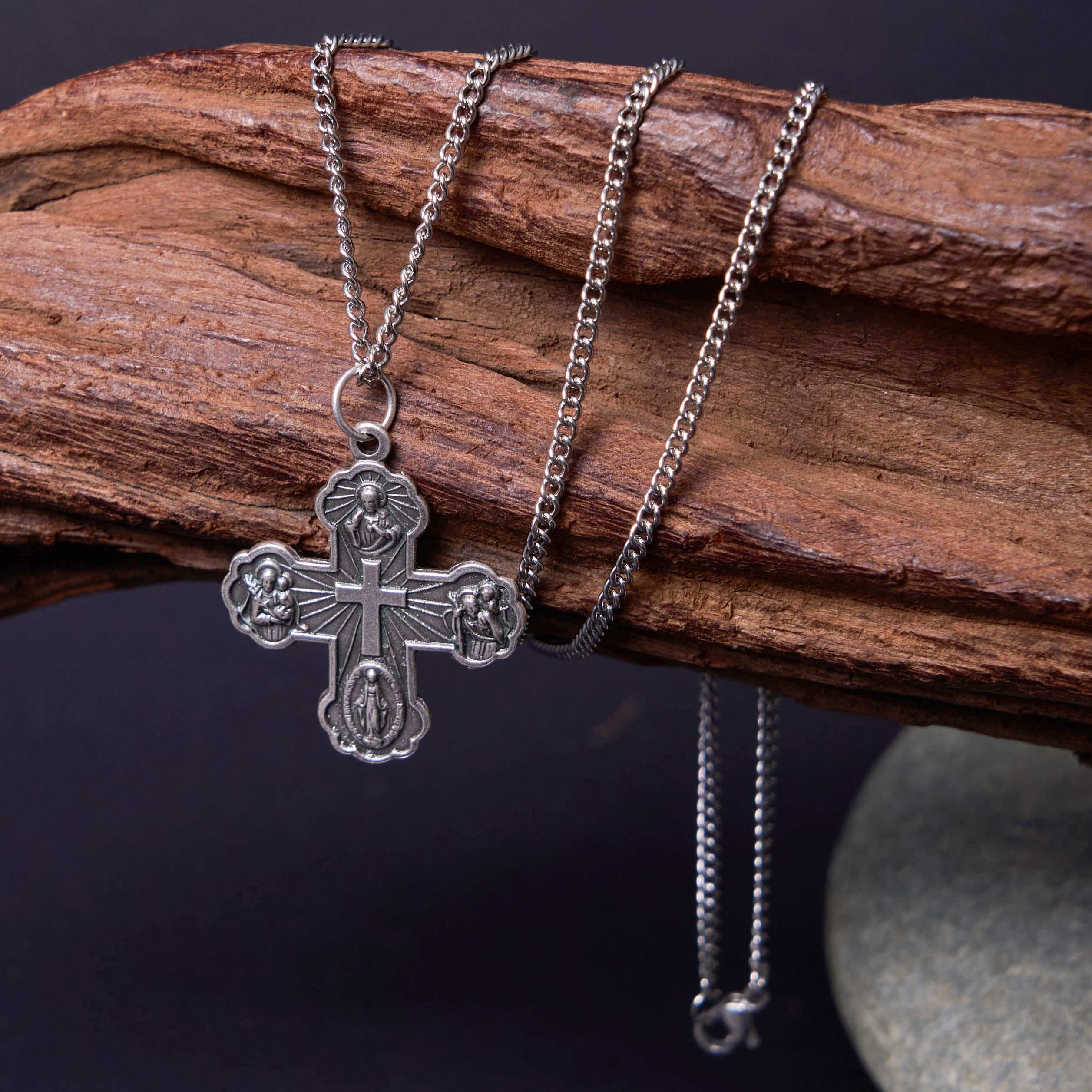 Collar de Aleación con Dije de Cruz Carmelita Cinco en Uno de Cuatro Vías Estilo Clásico
