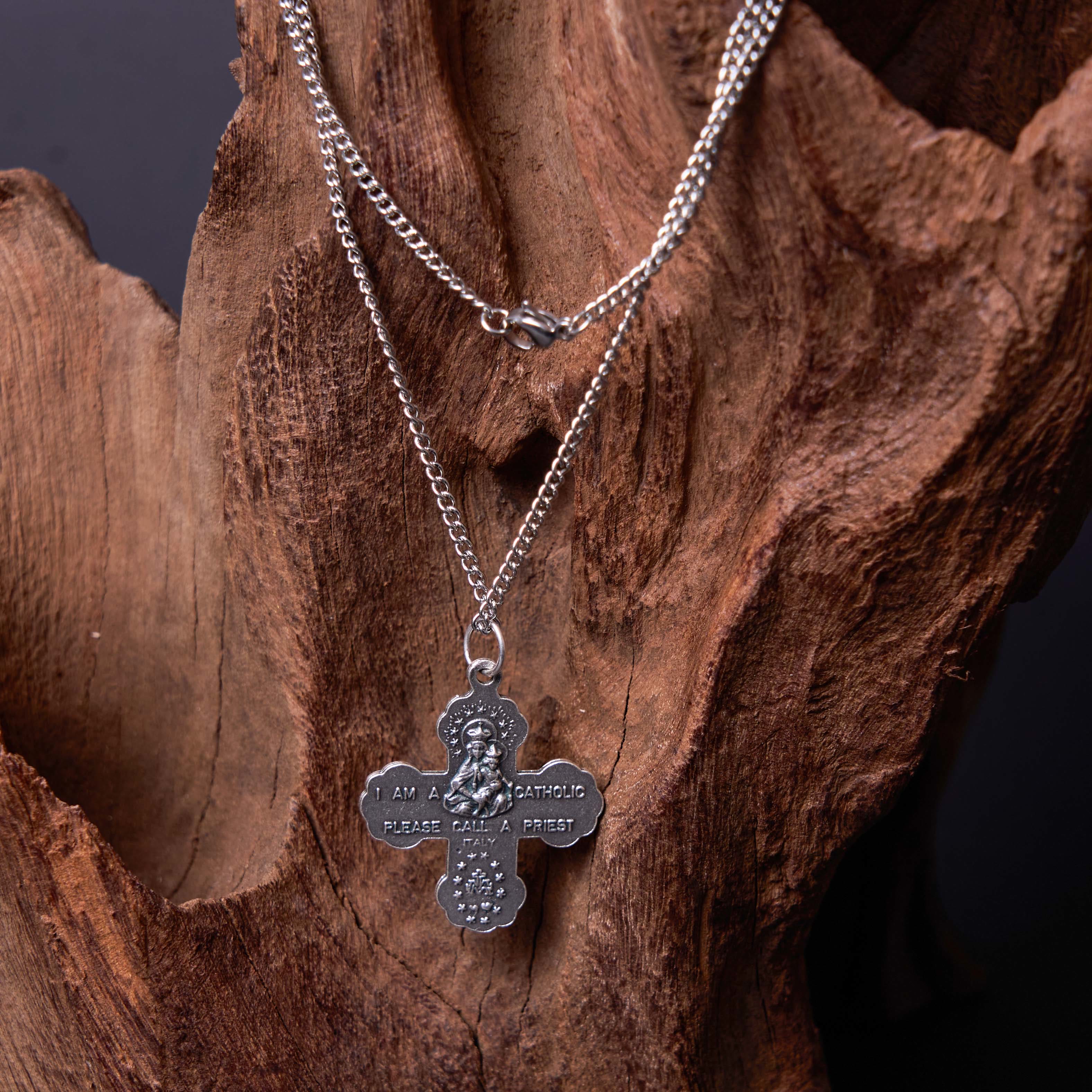 Collar de Aleación con Dije de Cruz Carmelita Cinco en Uno de Cuatro Vías Estilo Clásico