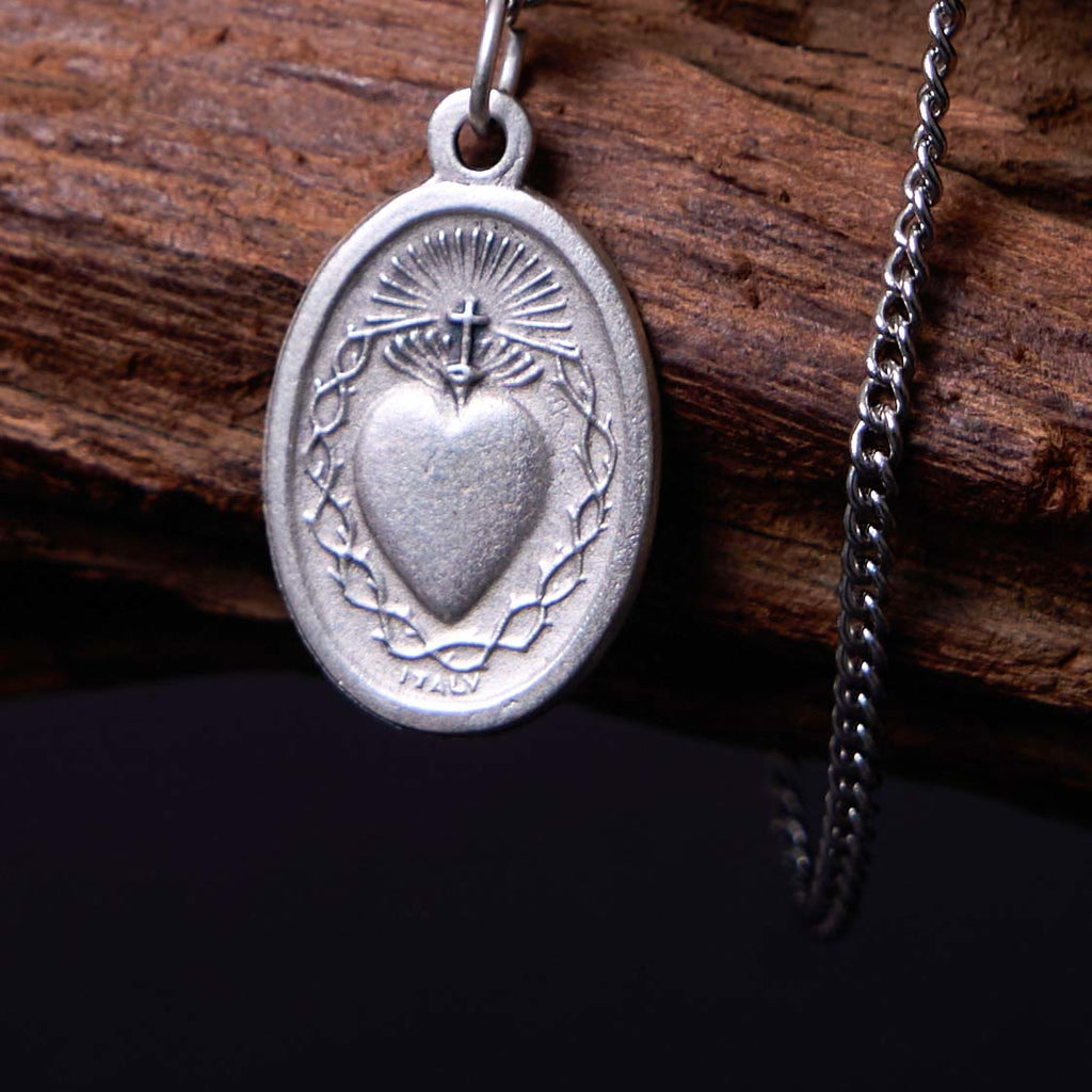 Collar con Dije de Flor y Cruz del Sagrado Corazón de Jesús Estilo Clásico