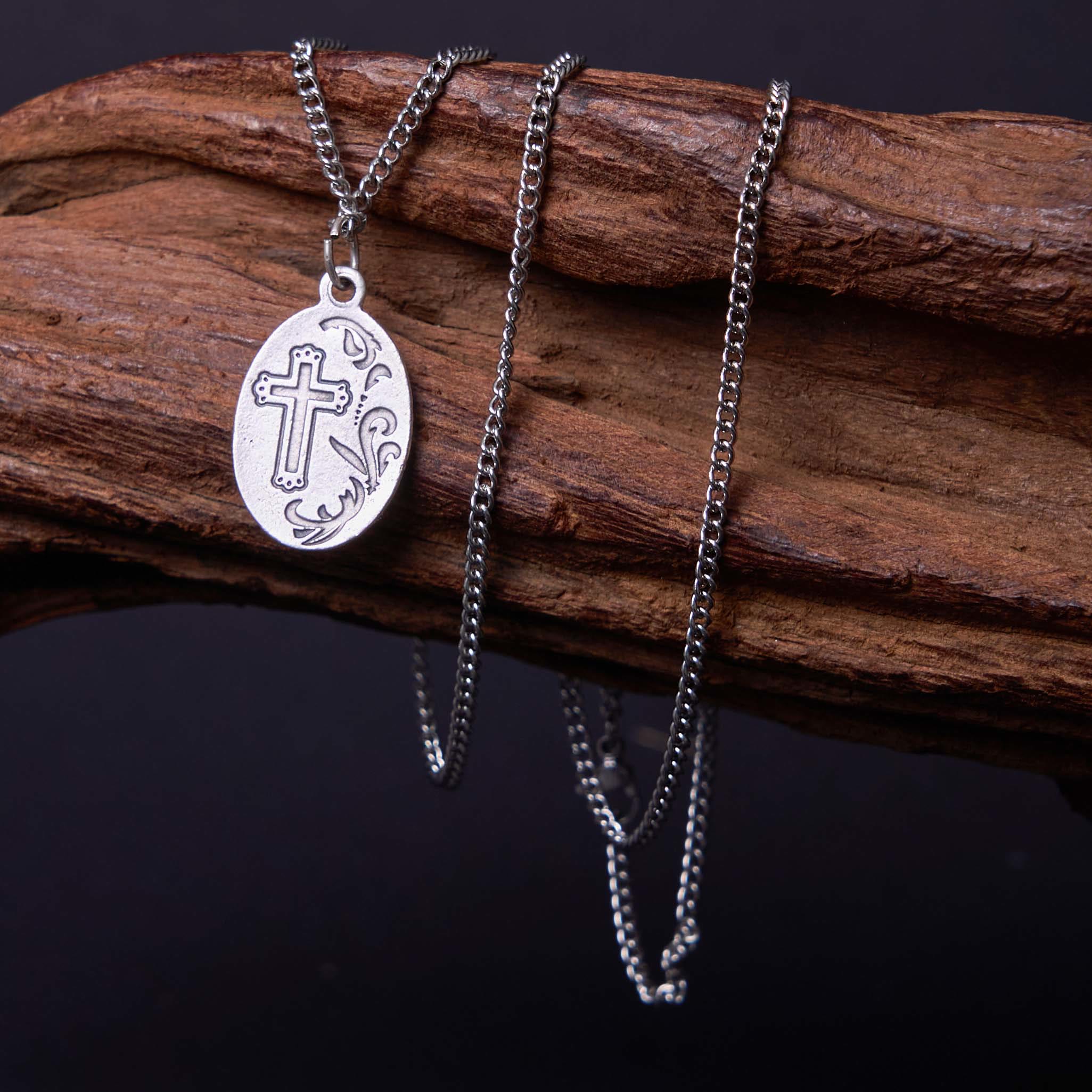 Collar con Dije de Flor y Cruz del Sagrado Corazón de Jesús Estilo Clásico