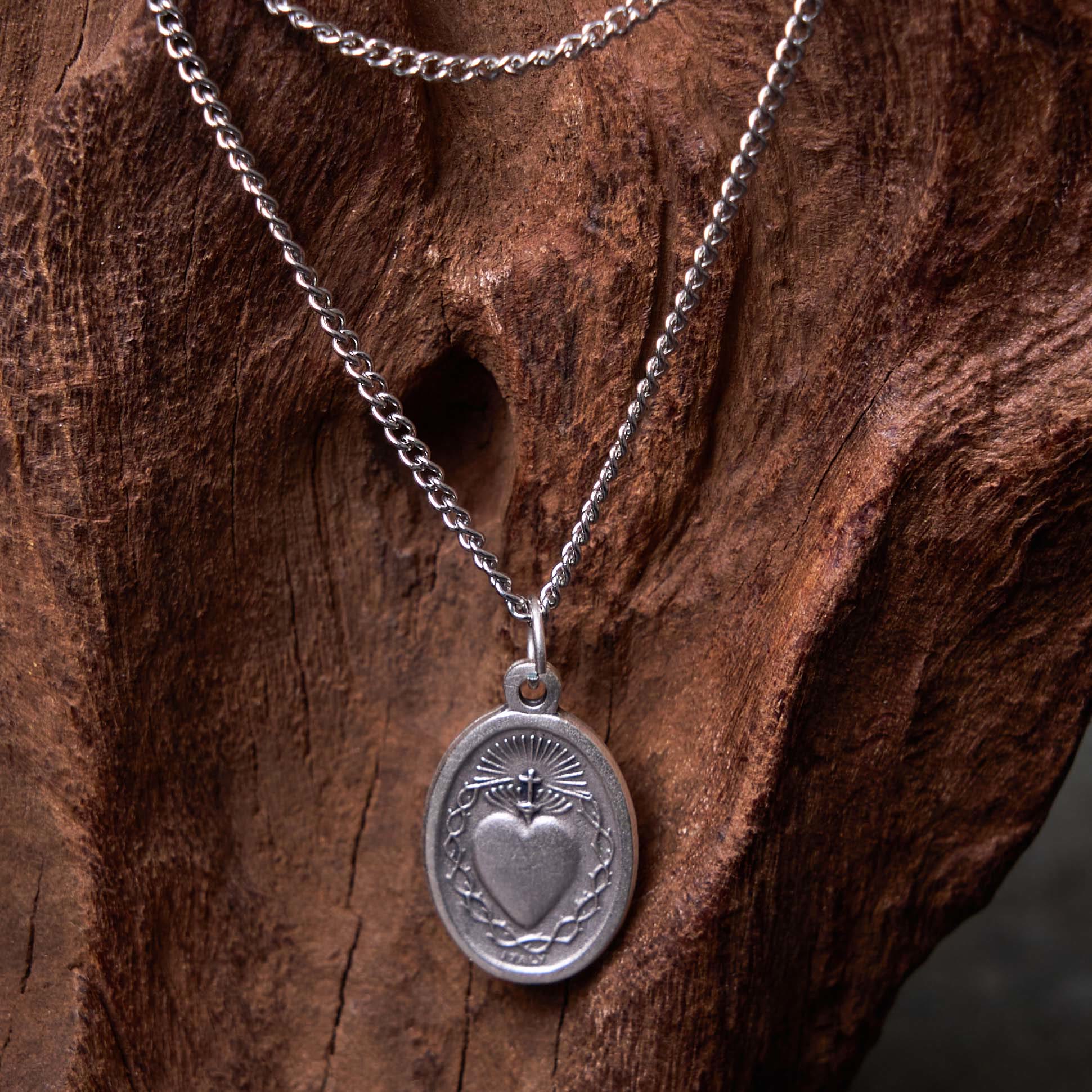 Collar con Dije de Flor y Cruz del Sagrado Corazón de Jesús Estilo Clásico