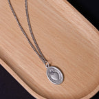 Collar con Dije de Flor y Cruz del Sagrado Corazón de Jesús Estilo Clásico