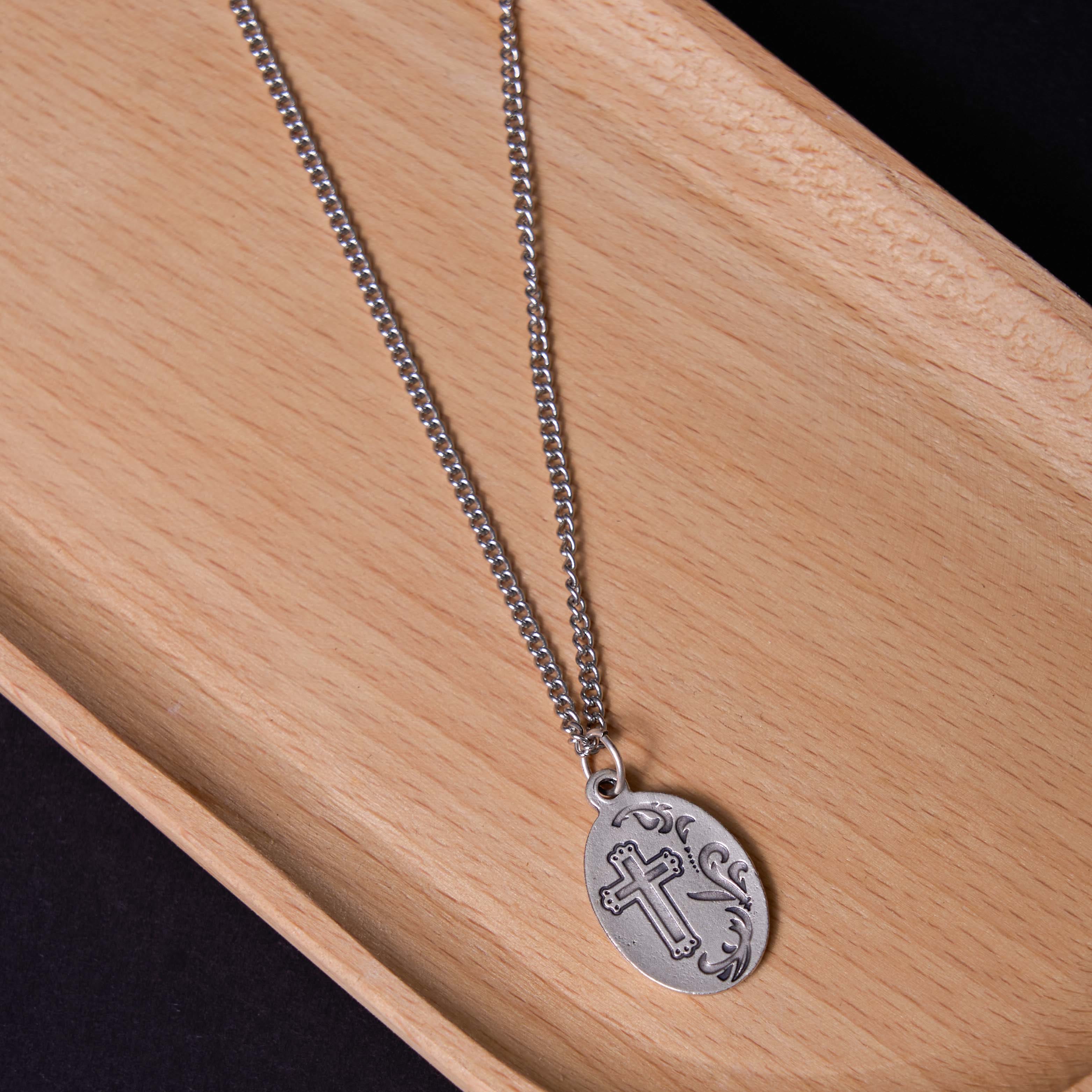 Collar con Dije de Flor y Cruz del Sagrado Corazón de Jesús Estilo Clásico