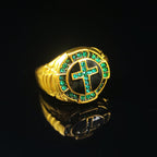 Anillo de Aleación Dorada con Cruz de Gemas Verdes Estilo Retro