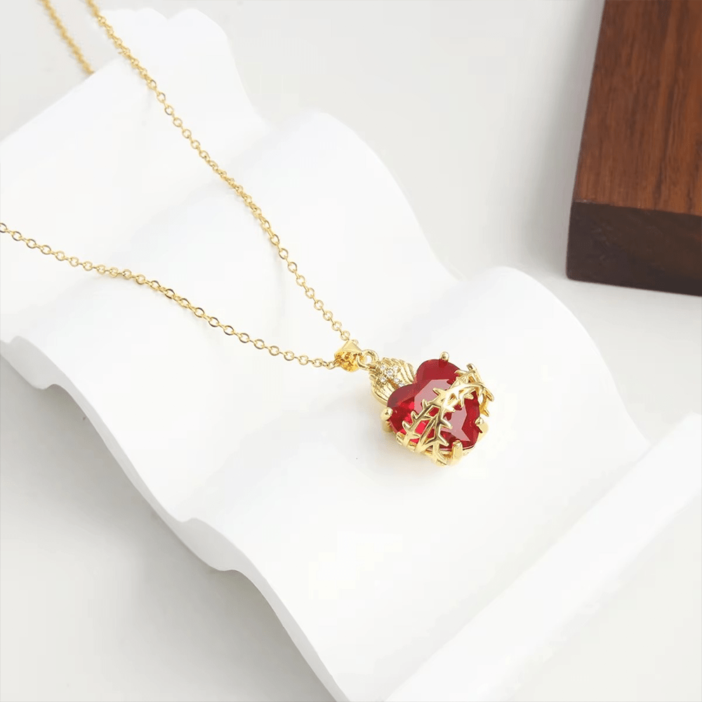 Collar con Dije del Sagrado Corazón de Jesús con Gemas Rojas Estilo Moderno