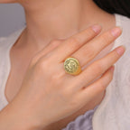 Anillo de Acero con Medalla de Exorcismo de San Benito Grabada Estilo Retro Pop