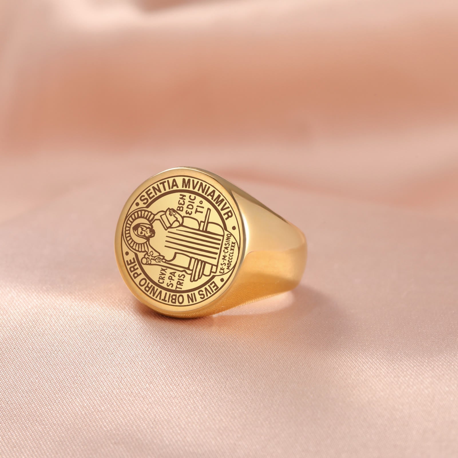 Anillo de Acero con Medalla de Exorcismo de San Benito Grabada Estilo Retro Pop