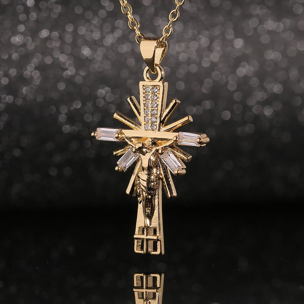 Collar con Dije Crucifijo con Diamantes Estilo Lujo Ligero