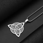 Collar de Acero Inoxidable con Dije Triquetra Estilo Minimalista