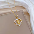Collar con Dije de la Virgen de Guadalupe en Forma de Corazón con Gemas Estilo Lujo