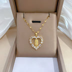 Collar con Dije de la Virgen de Guadalupe en Forma de Corazón con Gemas Estilo Lujo