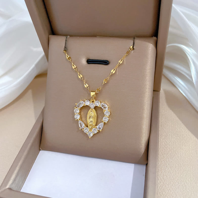 Collar con Dije de la Virgen de Guadalupe en Forma de Corazón con Gemas Estilo Lujo