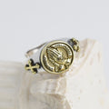 Anillo de Titanio de Manos Orando Estilo Clásico