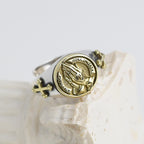 Anillo de Titanio de Manos Orando Estilo Clásico