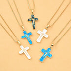 Collar con Dije de la Crucifixión en Cobre Estilo Minimalista