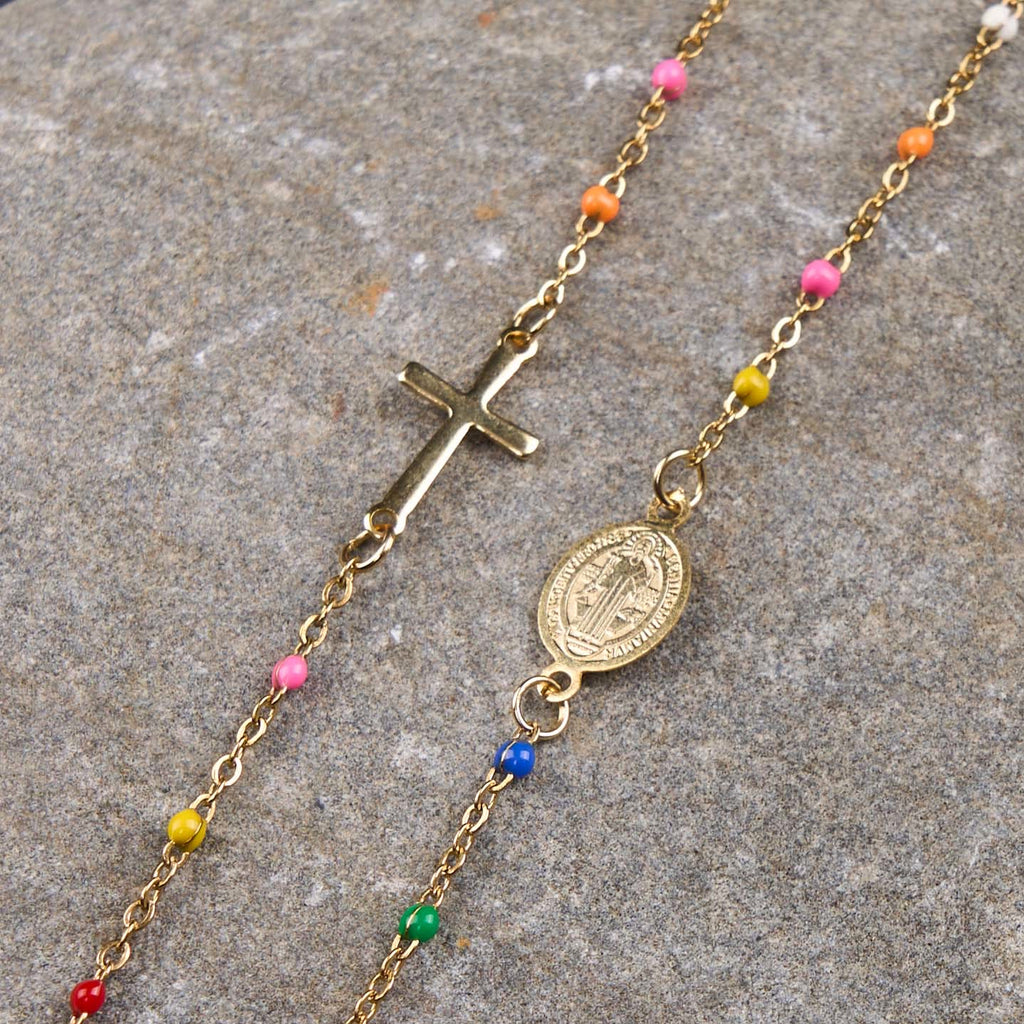 Collar de Cadena Clavicular Colorido con Cruz y 5 Opciones de Medalla Estilo Elegante