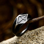 Anillo de Cruz Vintage en Acero de Titanio Estilo Retro