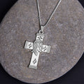 Collar con Dije de Protección Cruz con Ícono de Jesús Estilo Retro
