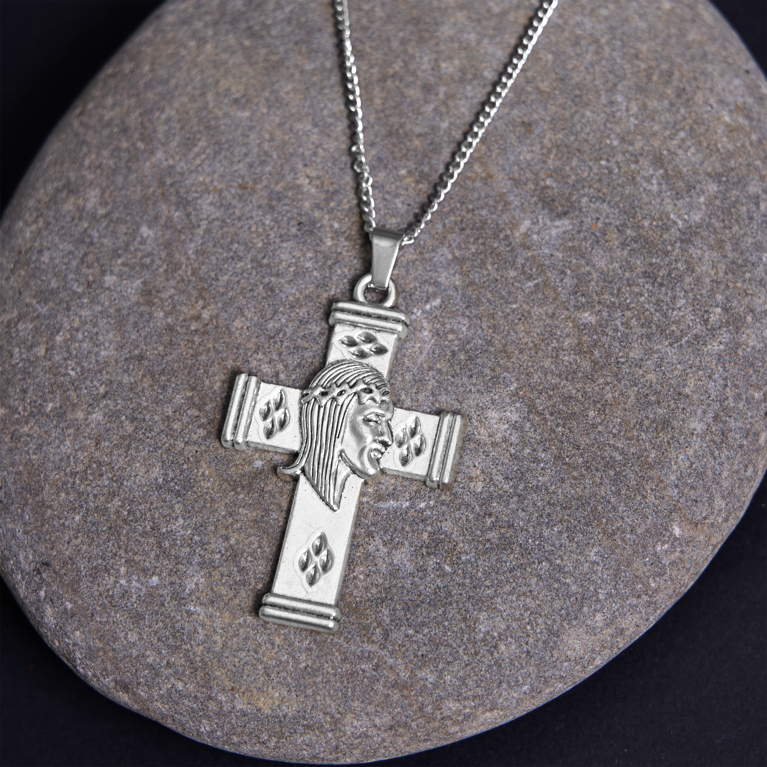 Collar con Dije de Protección Cruz con Ícono de Jesús Estilo Retro