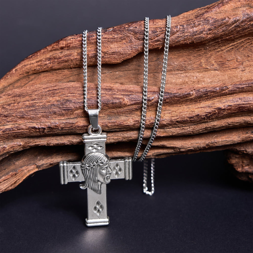 Collar con Dije de Protección Cruz con Ícono de Jesús Estilo Retro