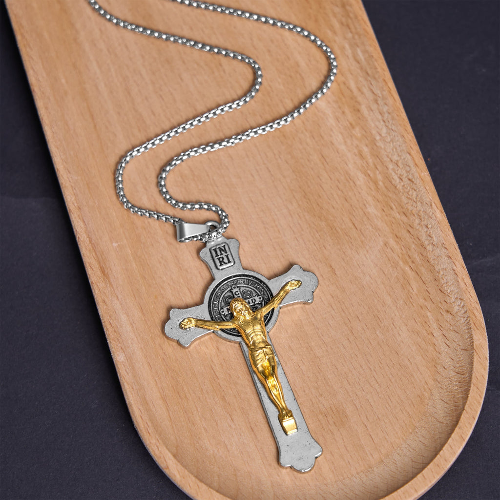 Collar de Aleación con Dije Crucifijo de Jesús e Ícono de San Benito Estilo Clásico