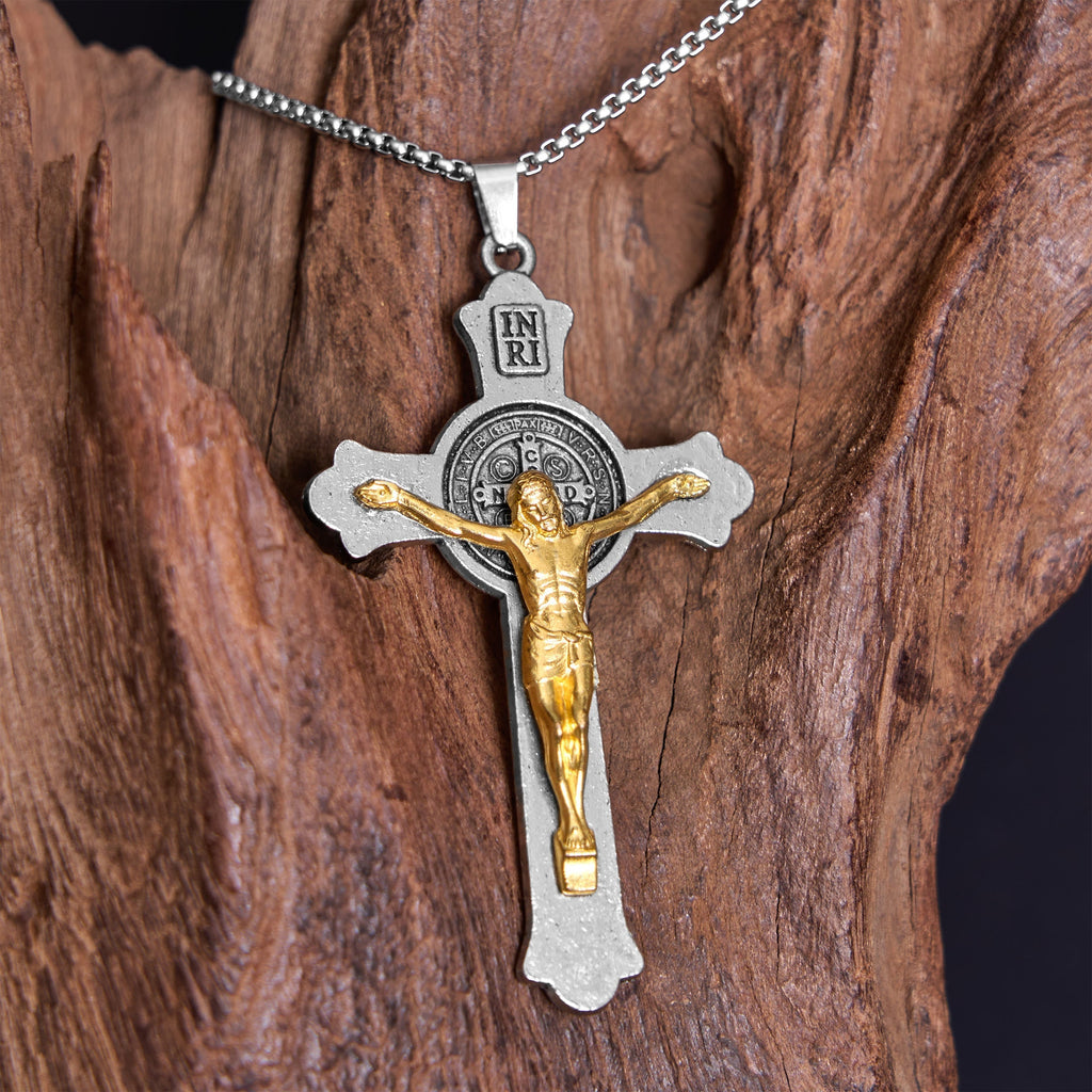 Collar de Aleación con Dije Crucifijo de Jesús e Ícono de San Benito Estilo Clásico