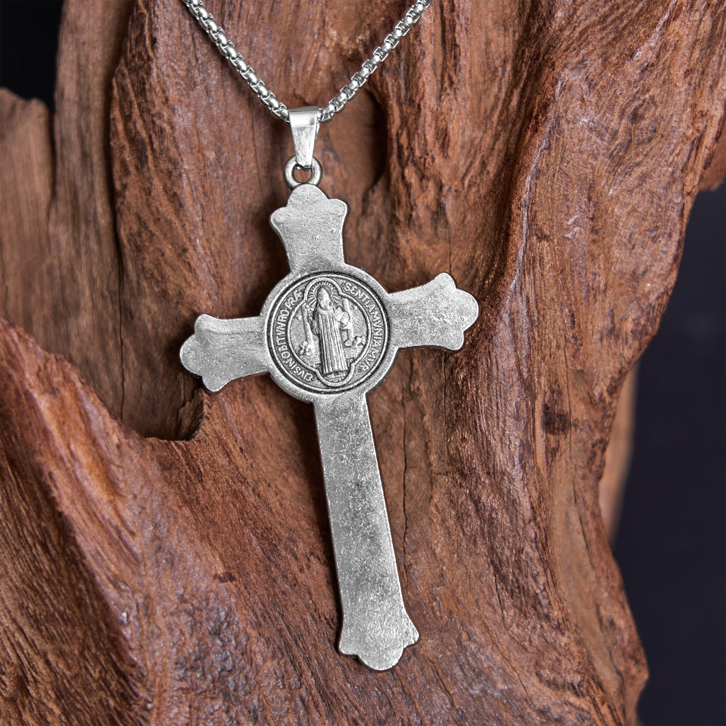 Collar de Aleación con Dije Crucifijo de Jesús e Ícono de San Benito Estilo Clásico