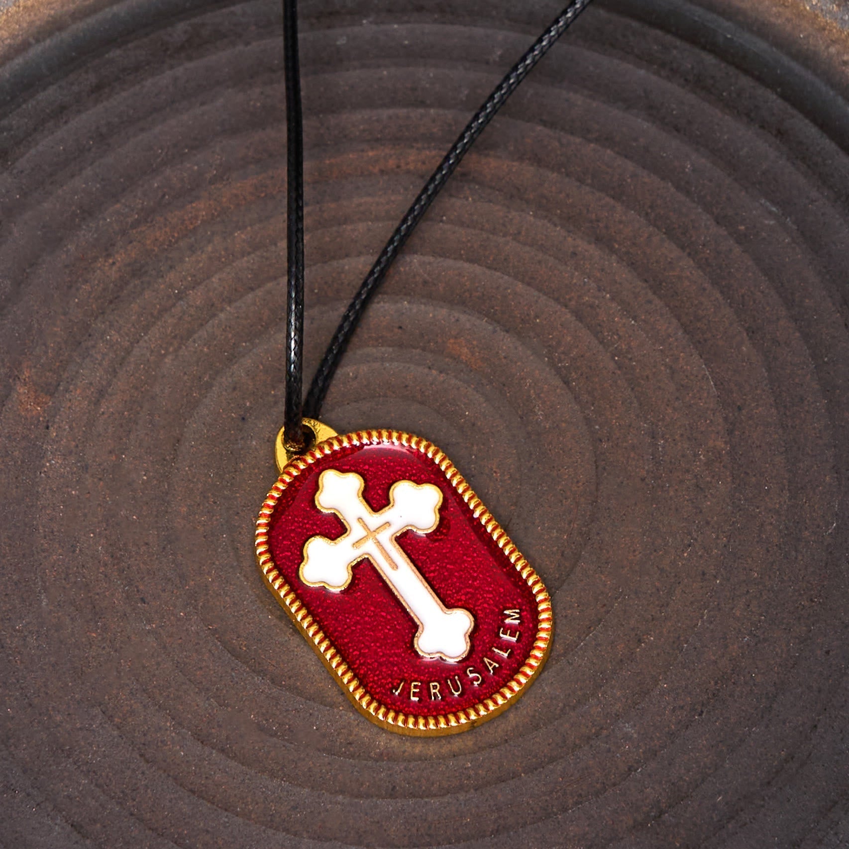 Collar con Dije Escudo de Protección Cruz de Jerusalén Estilo Moderno