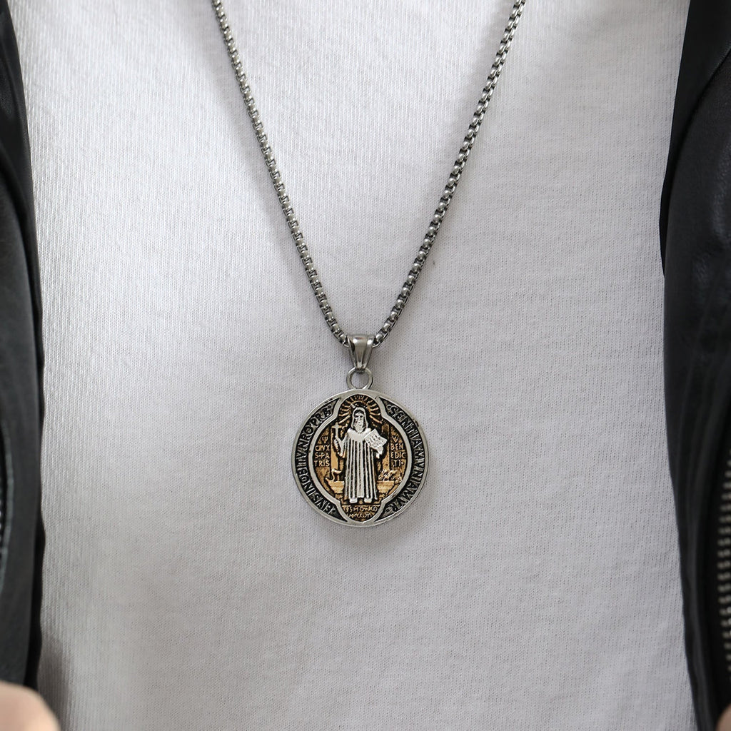 Collar con Dije de Protección Sagrada de San Benito Artesanal Estilo Retro Clásico