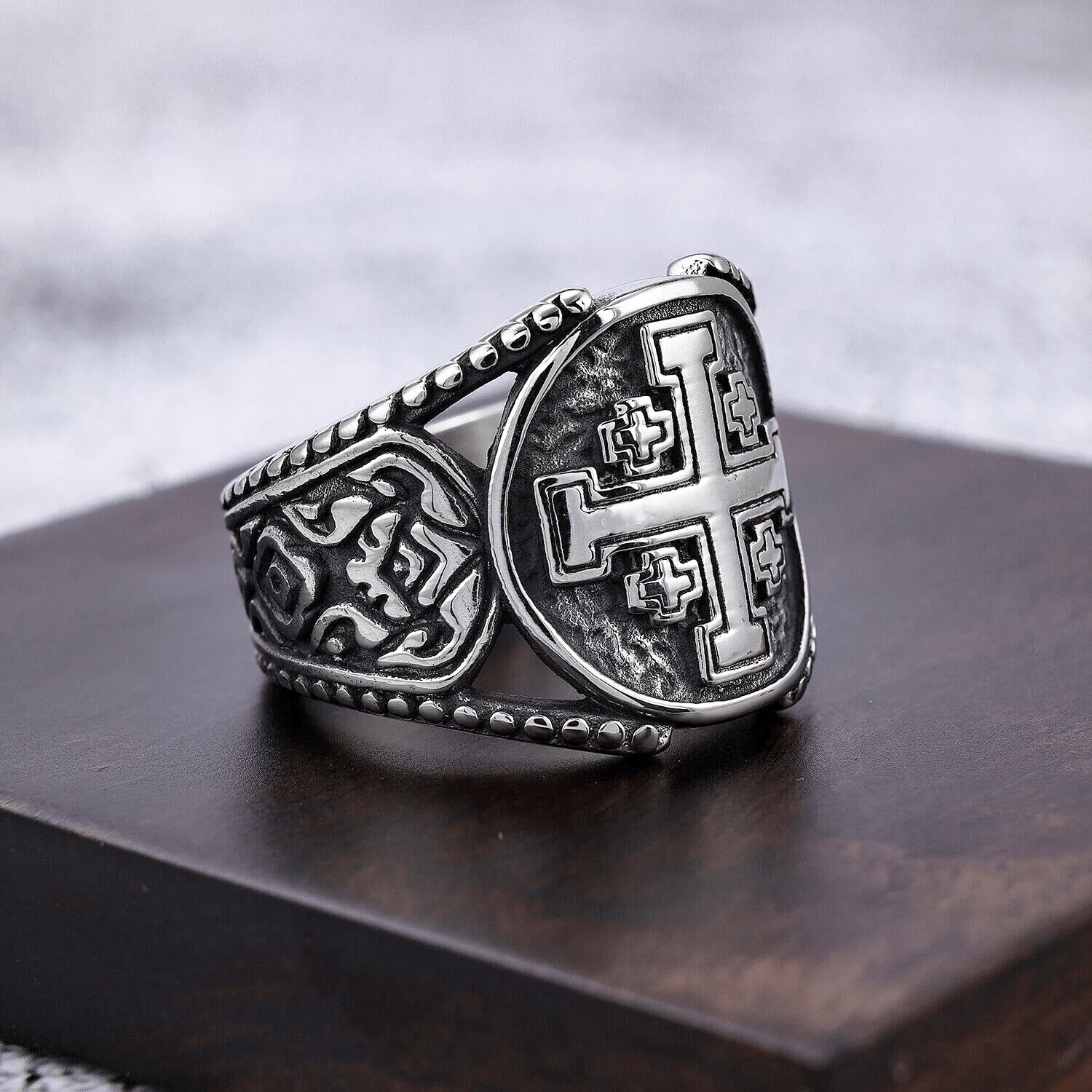 Anillo de Aleación con Símbolo Cruz de Jerusalén Estilo Artesanal Clásico