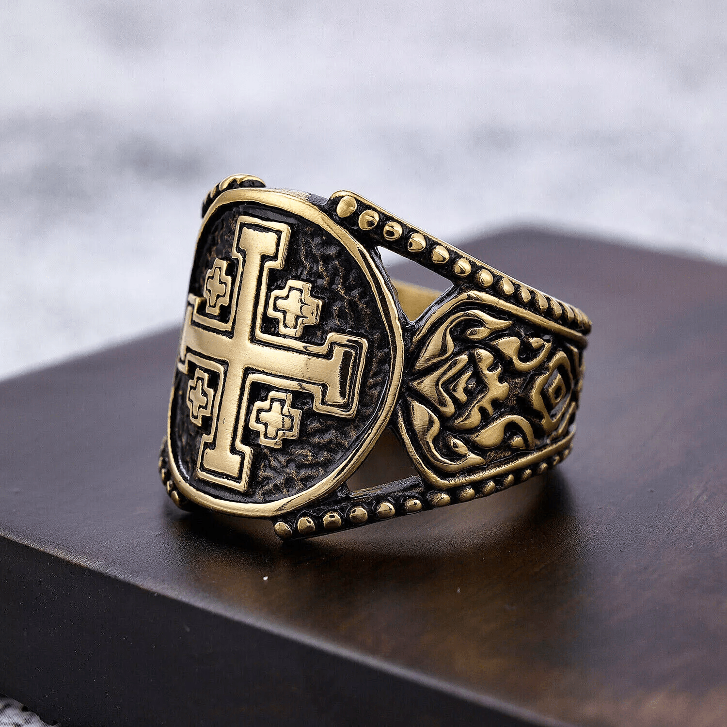 Anillo de Aleación con Símbolo Cruz de Jerusalén Estilo Artesanal Clásico
